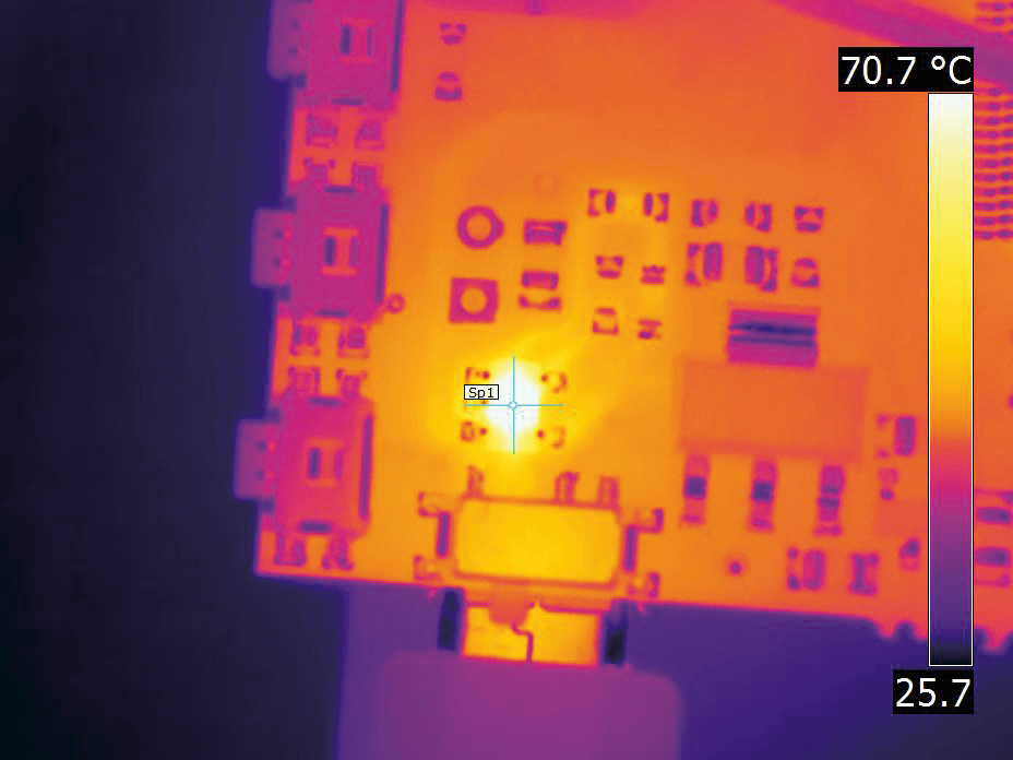 啟用了微距模式的FLIR T540相機拍攝的PCBA圖像。相機以微距模式在76°C測量目標(biāo)熱點。